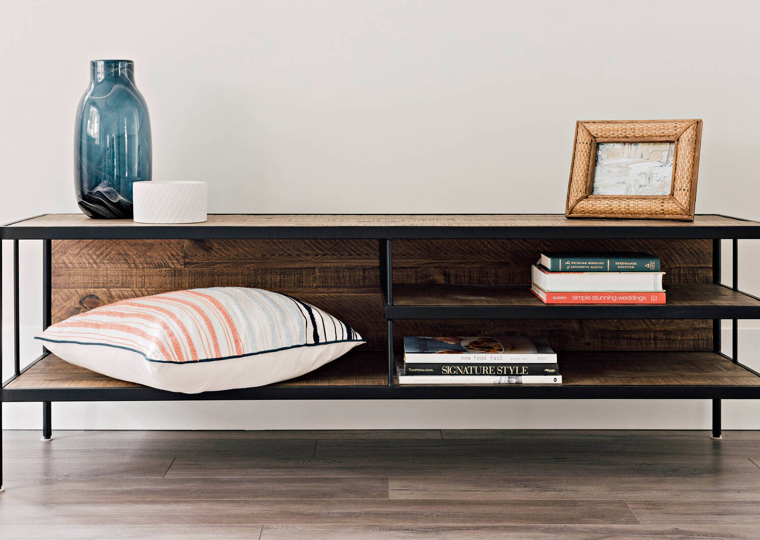 Blaine Media Unit -Malta Pine