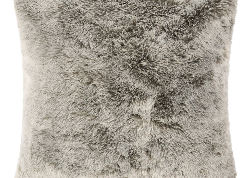 Fauna Faux Fur Toss 20x20 Silverfox