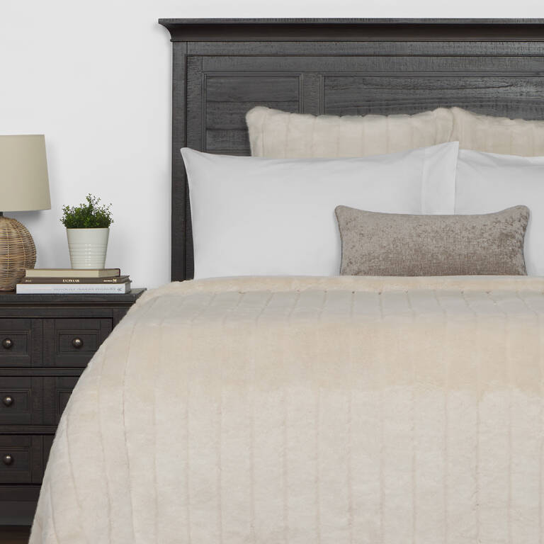 Starlet Faux Fur Bedspread King Oyster