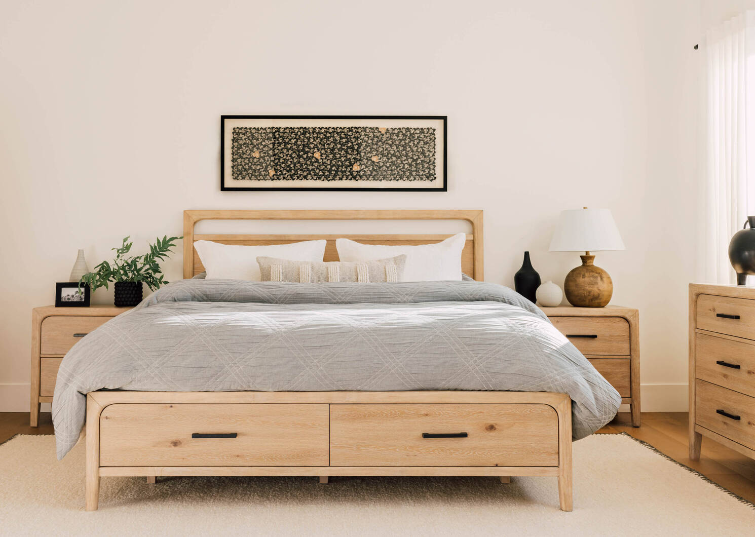 Marisol Storage Bed -Nevin Sand, QUEEN