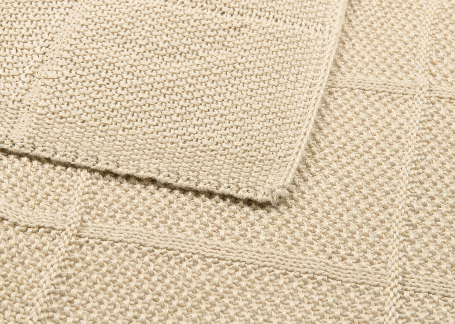 Nicholine Throw Sand