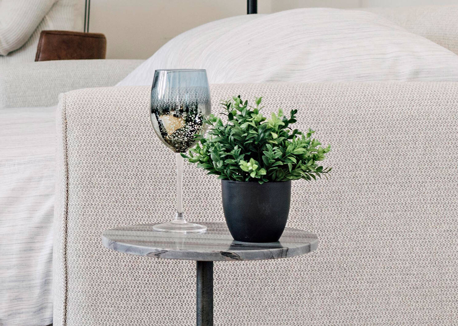 Rhapsody Wine Glass Blue/Haze