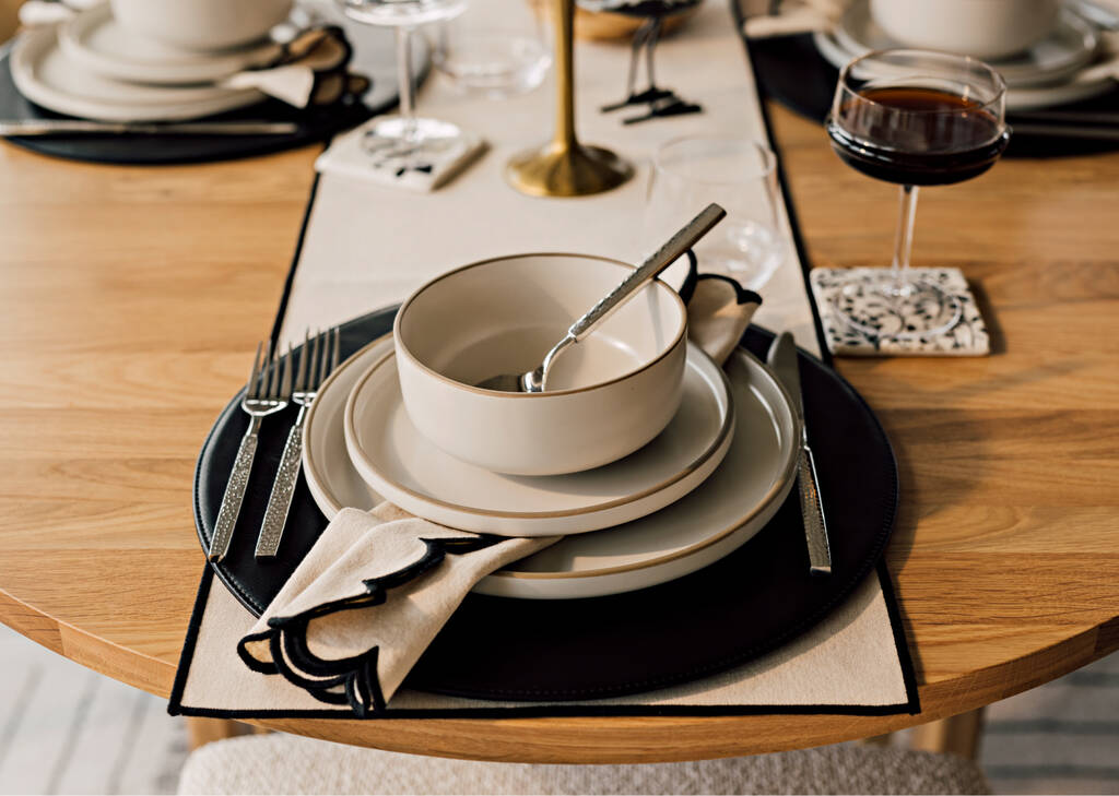Tenly Round Placemat Black
