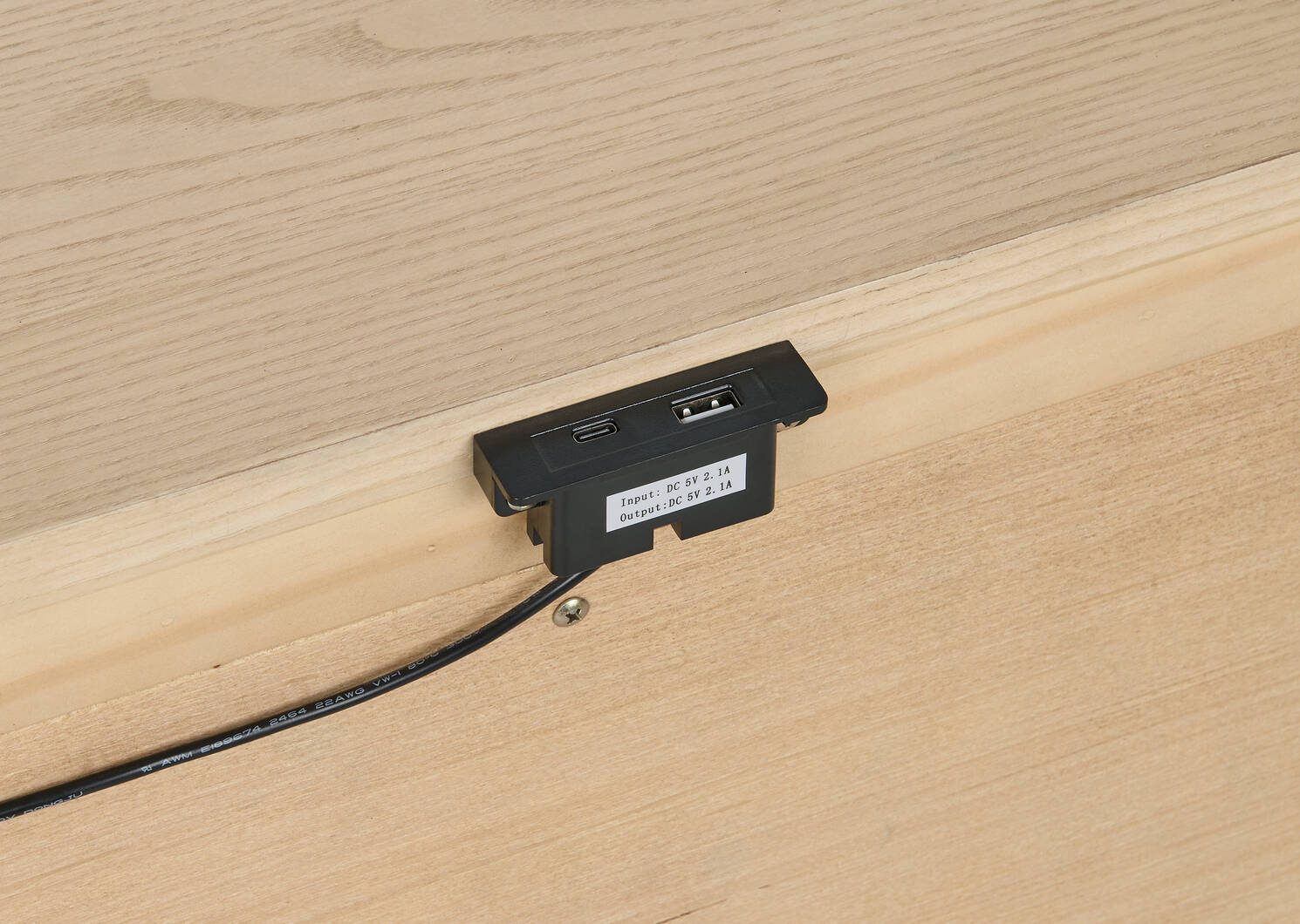 Wallen Slim Nightstand -Dunn Ginger