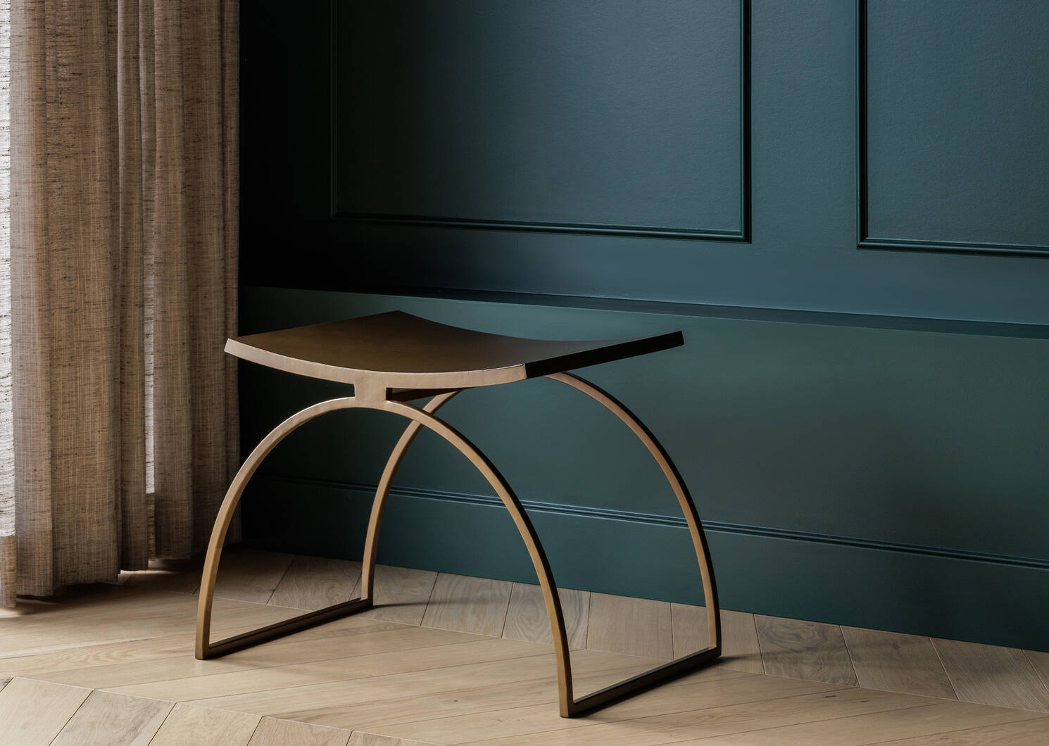 Tabouret en métal Aly Velji -laiton ant.