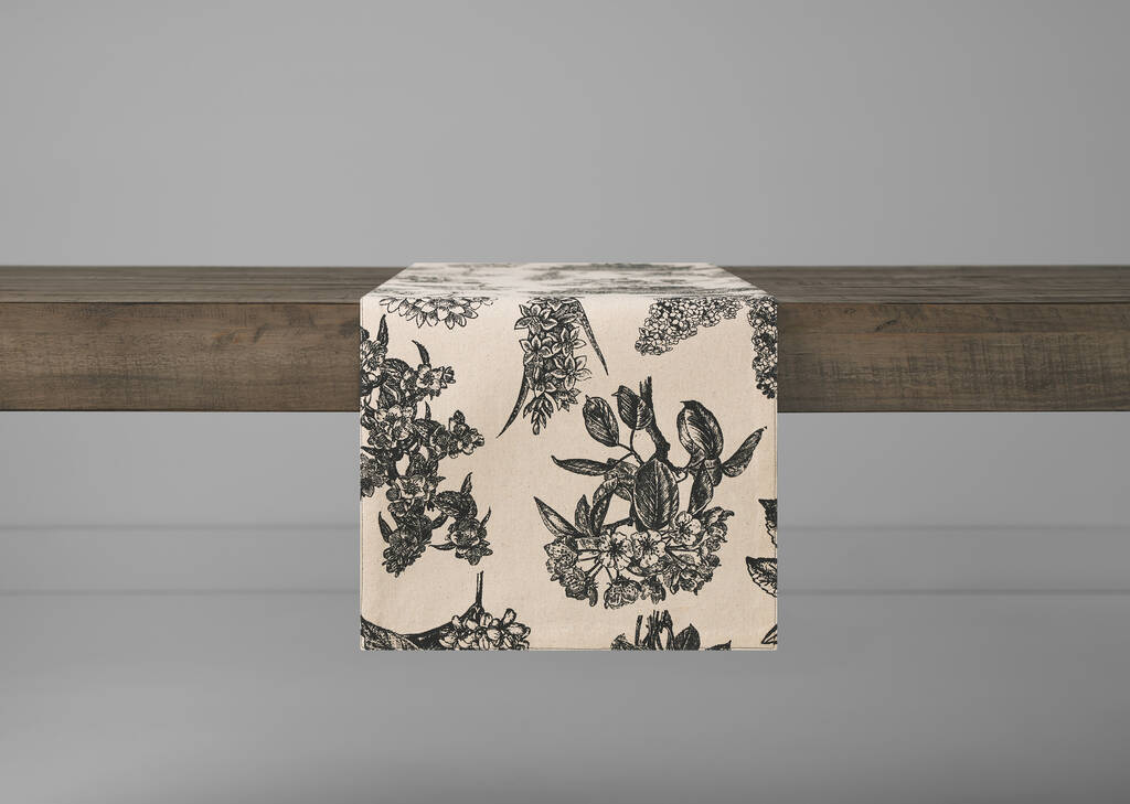 Hydrangea Table Runner Natural/Black