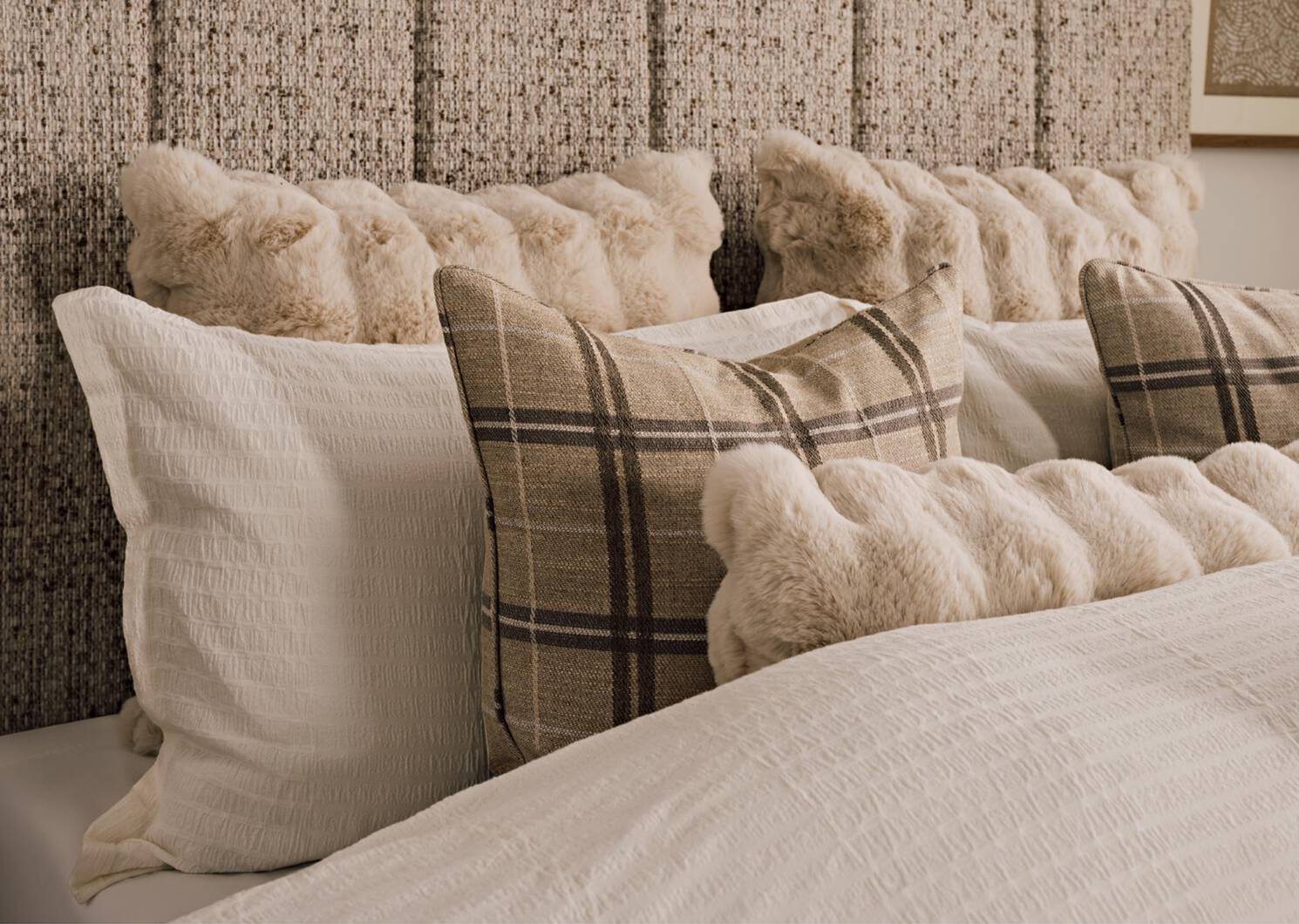 Finnian Bed -Sia Cream, KING