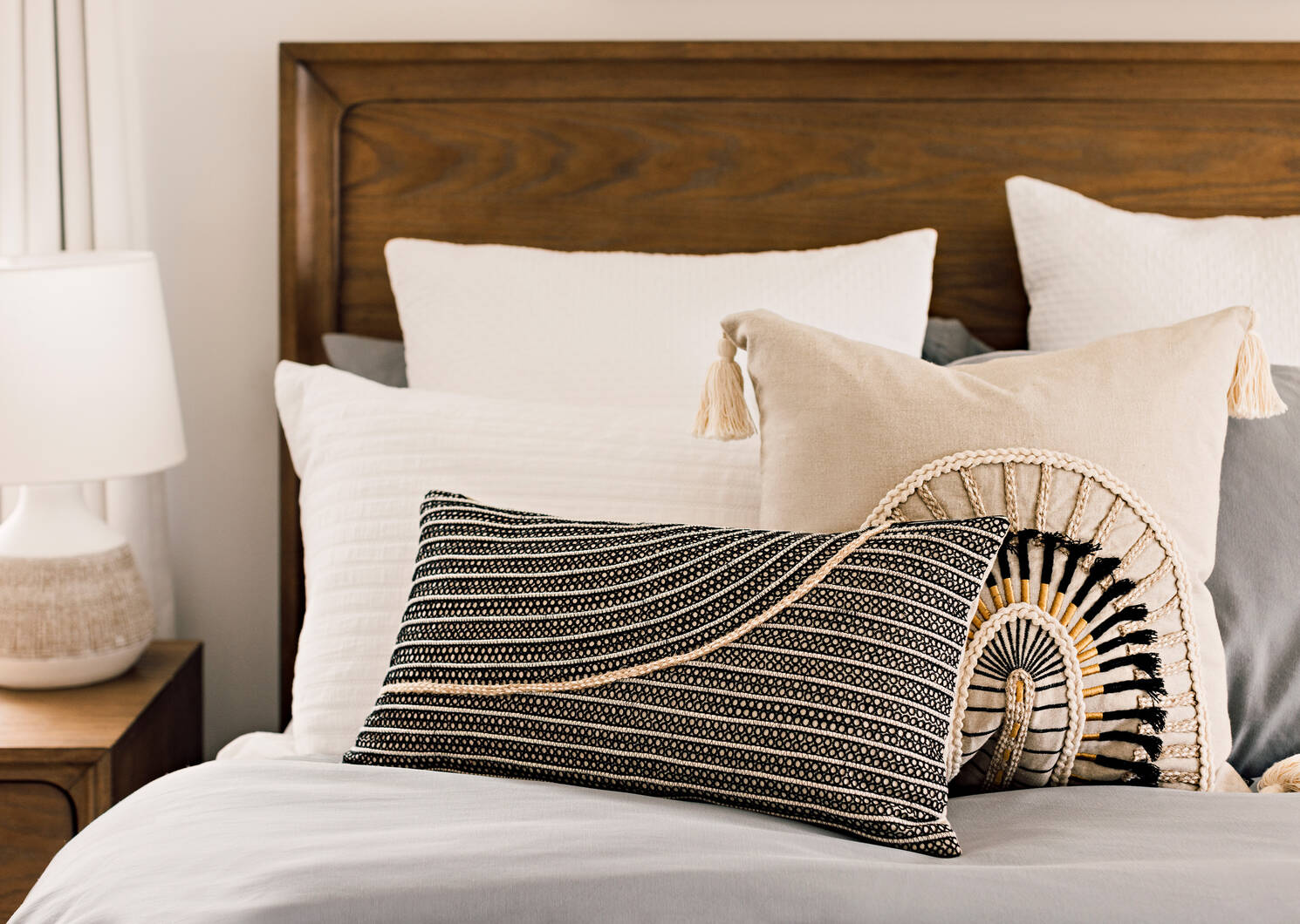 Lorenzo Pillow 20x20 Sand/Black/Jute