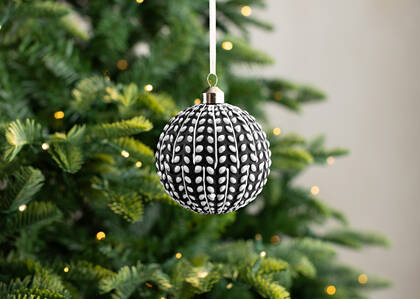 Orn. boule avec feuilles Tilly Leaf