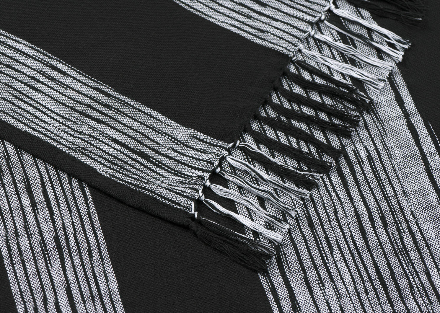 Renard Throw 50x60 Black/Ivory