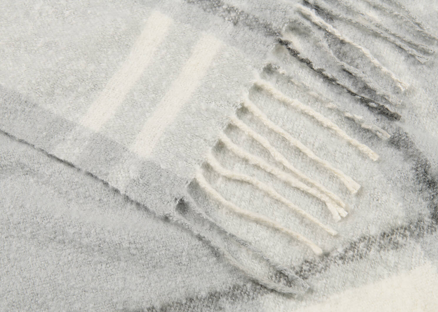 Aaron Plaid Throw Lt Grey/Ivory/Dk Gr