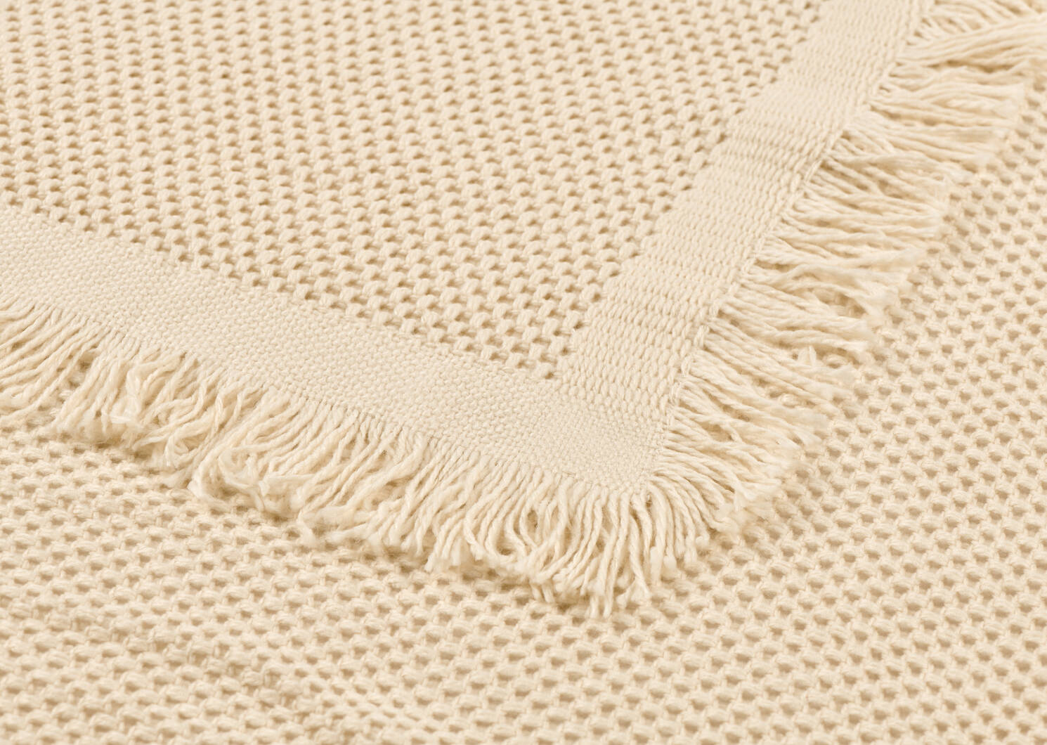 Holmes Throw Sand
