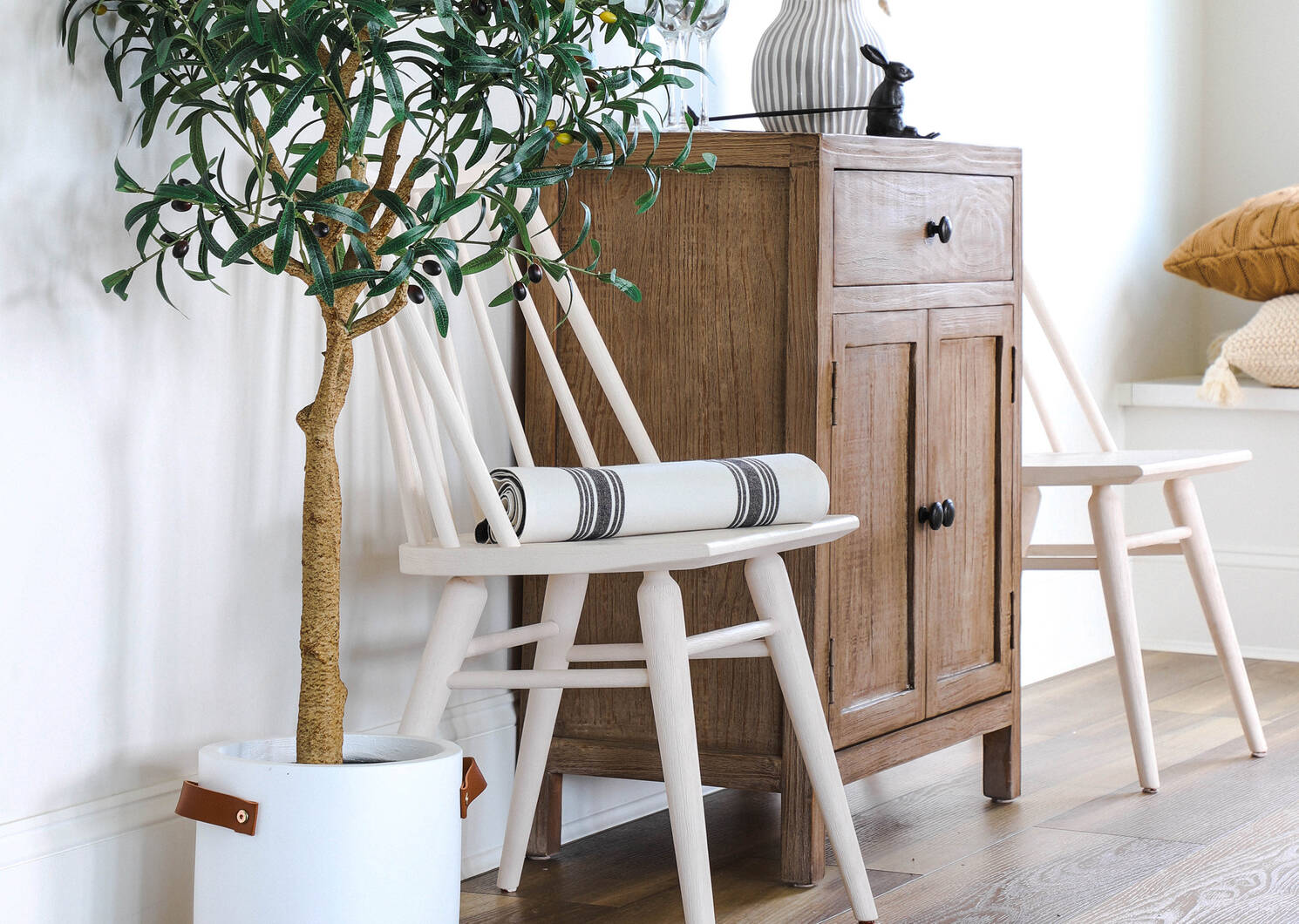 Hershel Dining Chair -Yvie Chantilly