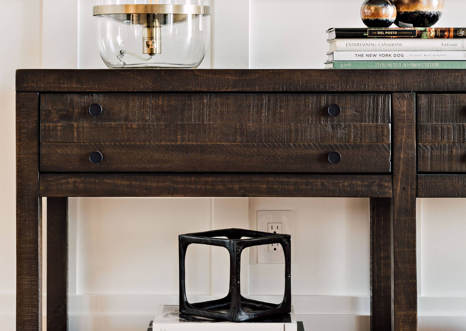 Lynncroft Console Table -Wyatt Sable