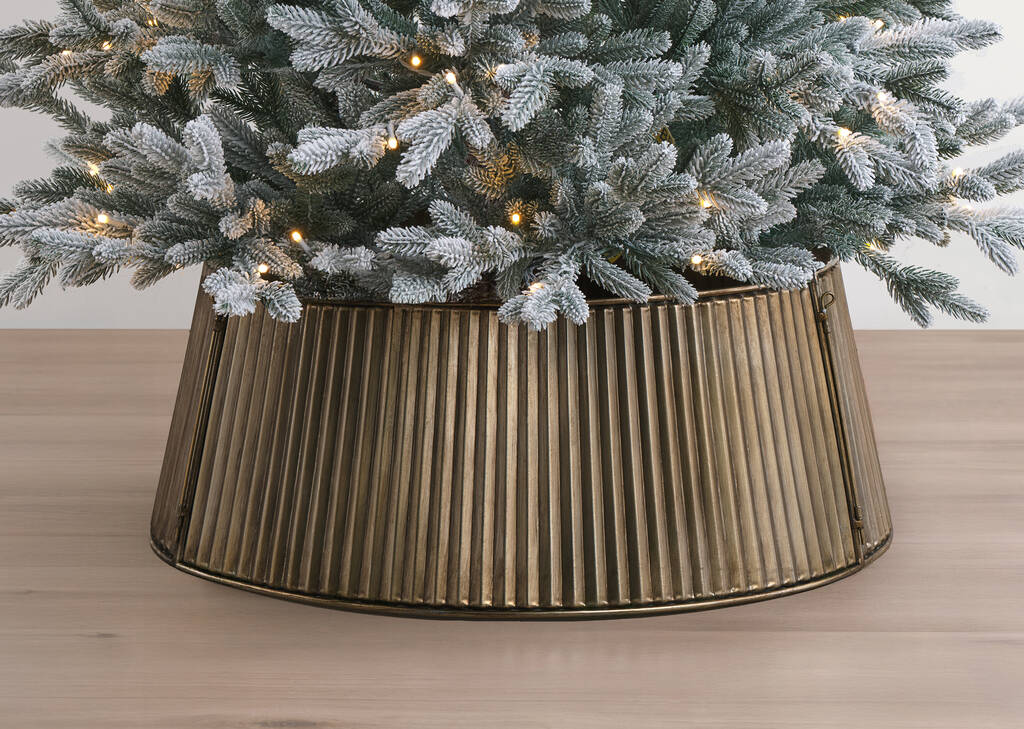 Channel Tree Collar Brass