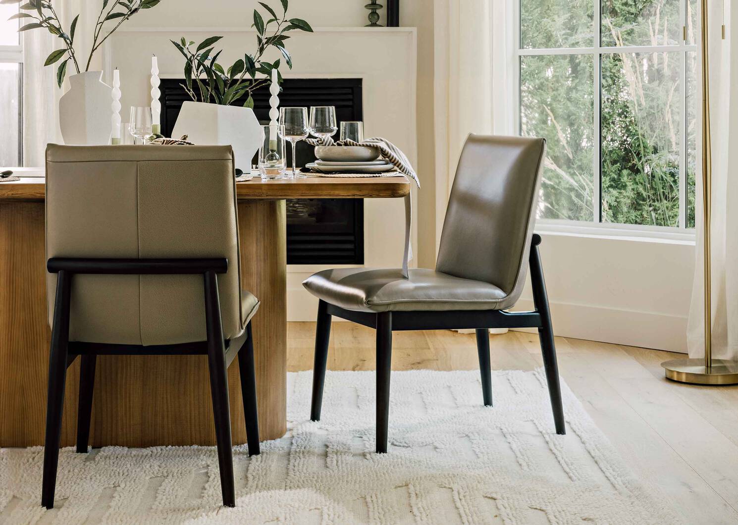 Chaise en cuir Esmae -Reede pierre