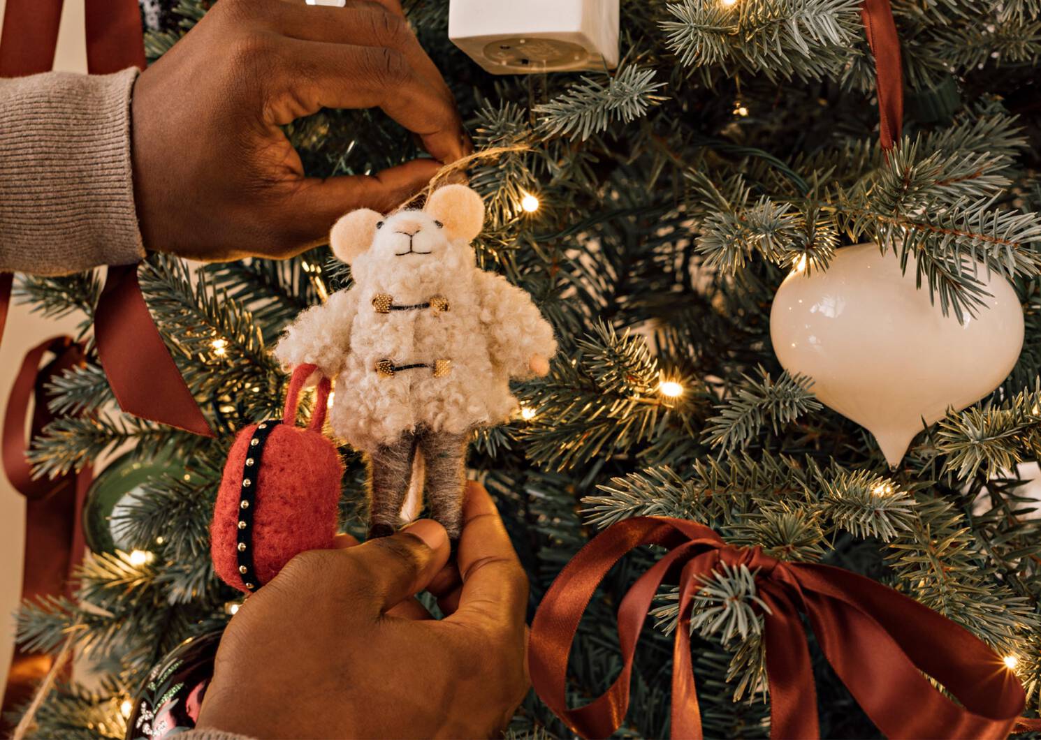 Danya Travel Mouse Ornament