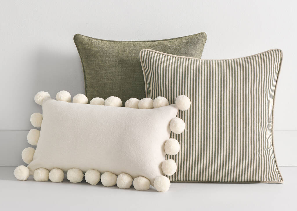 Pom Poms Pillow Set