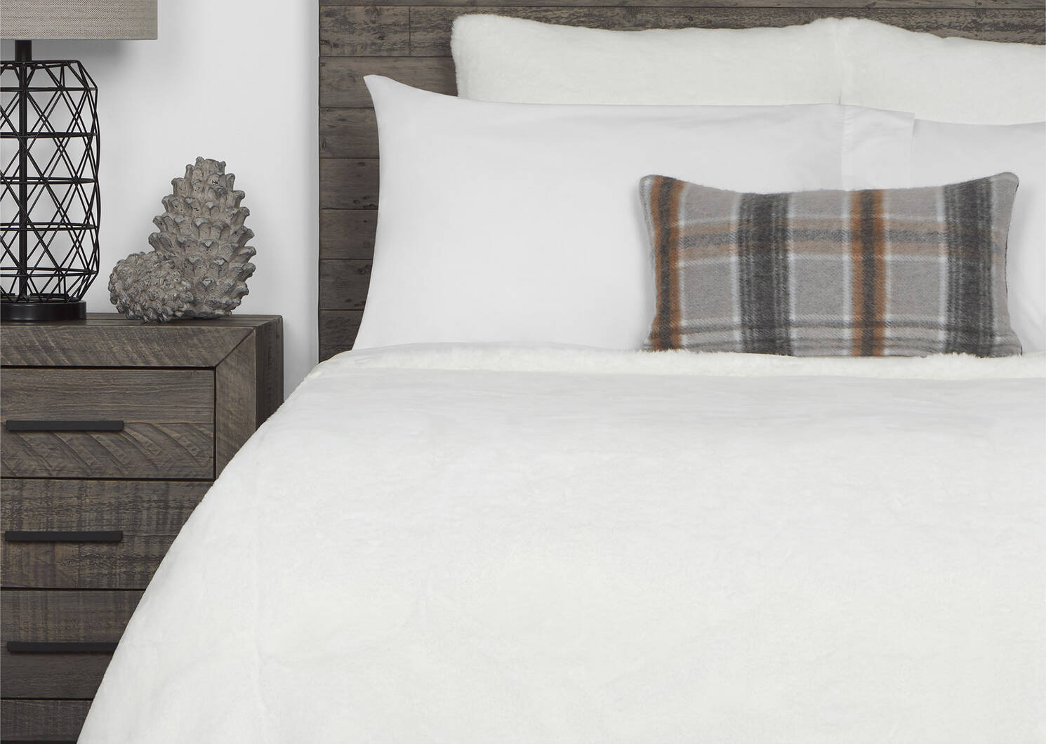 Flora Faux Fur Bedspread Queen White