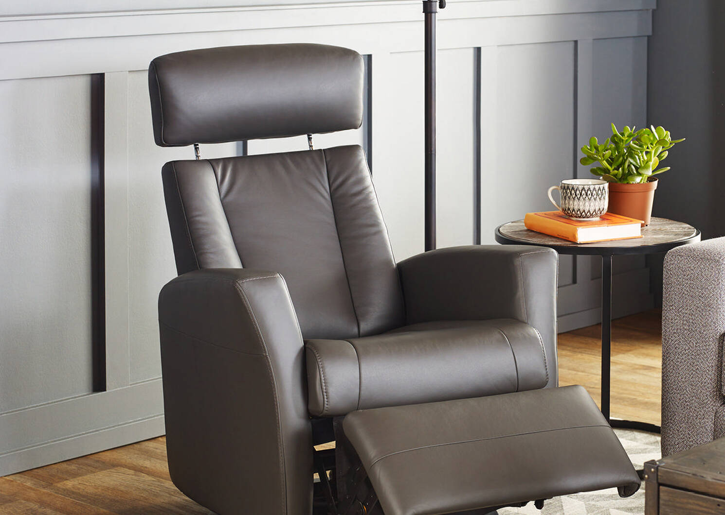 Belvedere Leather Recliner -Tre Graphite