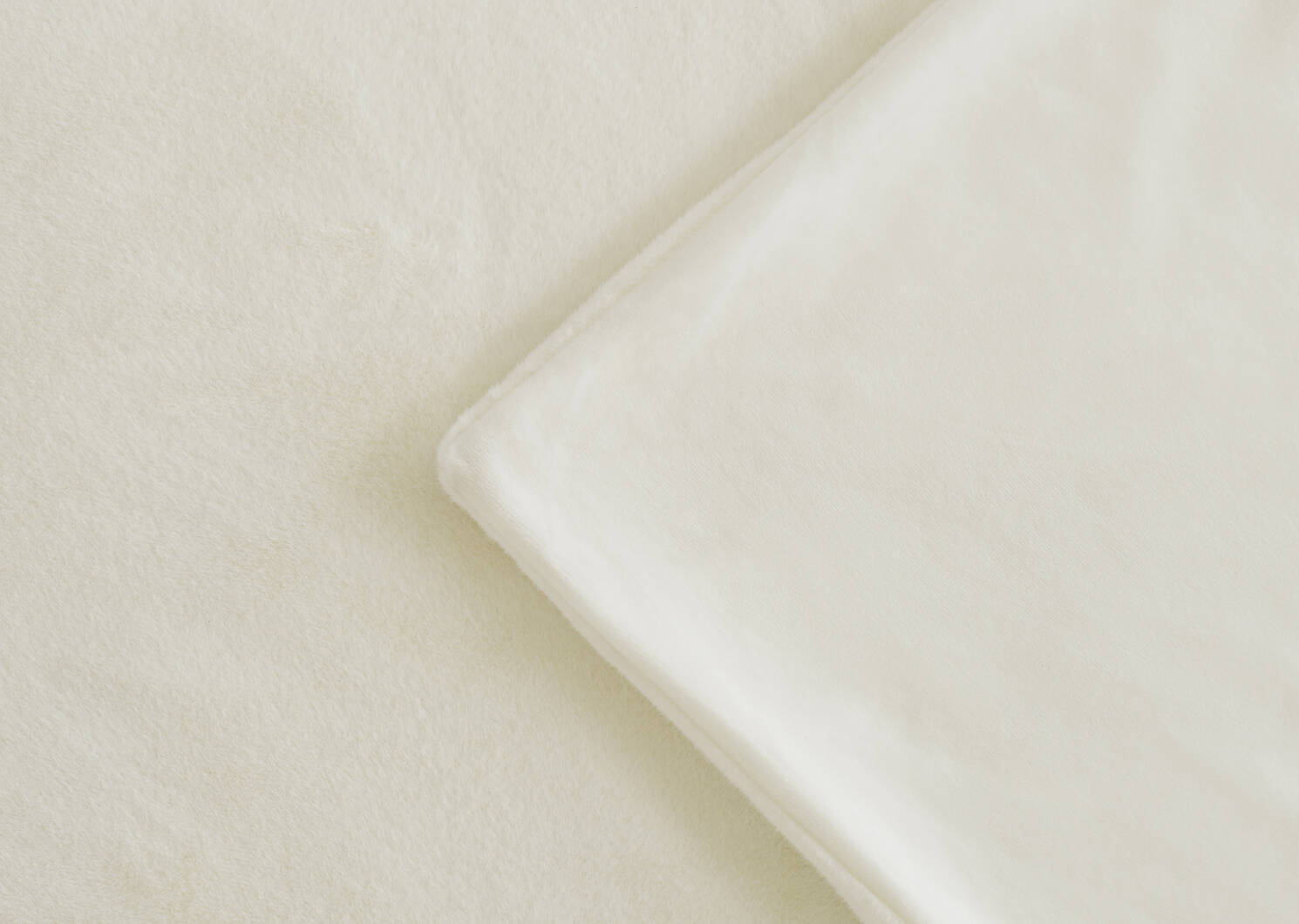 Laurent Faux Fur Bedspread White