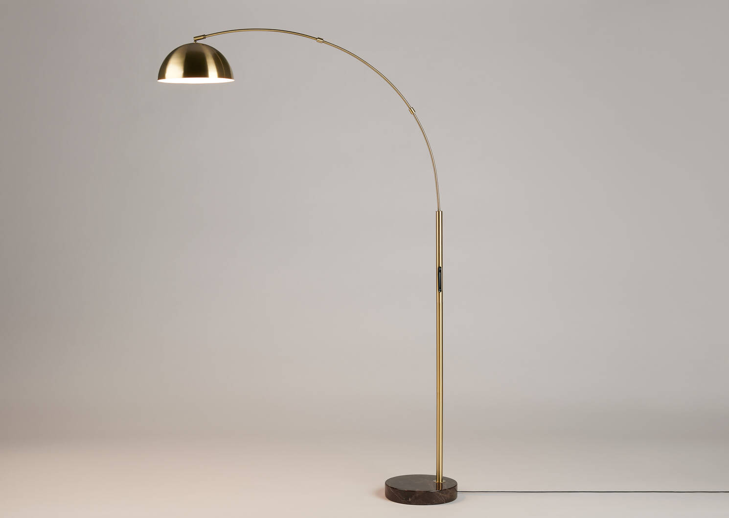 Lampe sur pied en arc DEL Mina