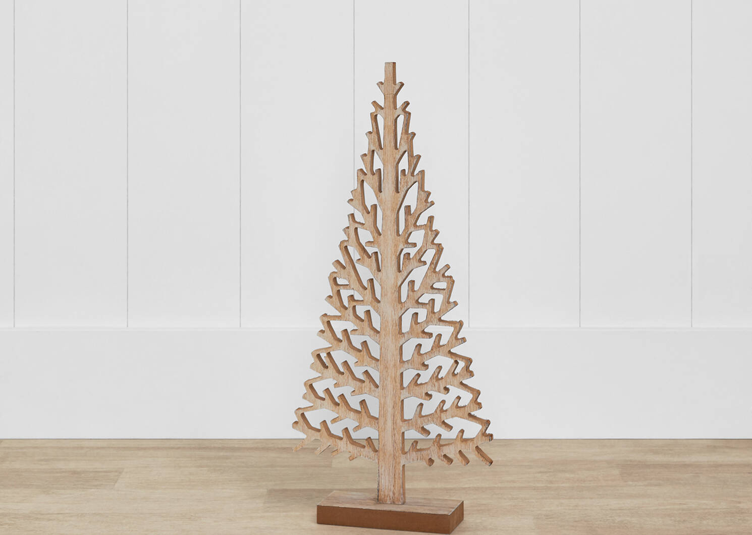 Alma Standing Tree Decor