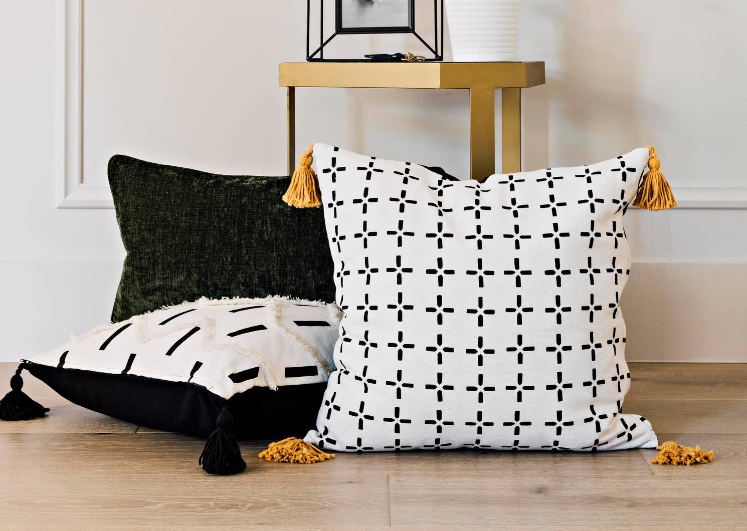 Sahana Toss 20x20 Ivory/Black/Goldfie