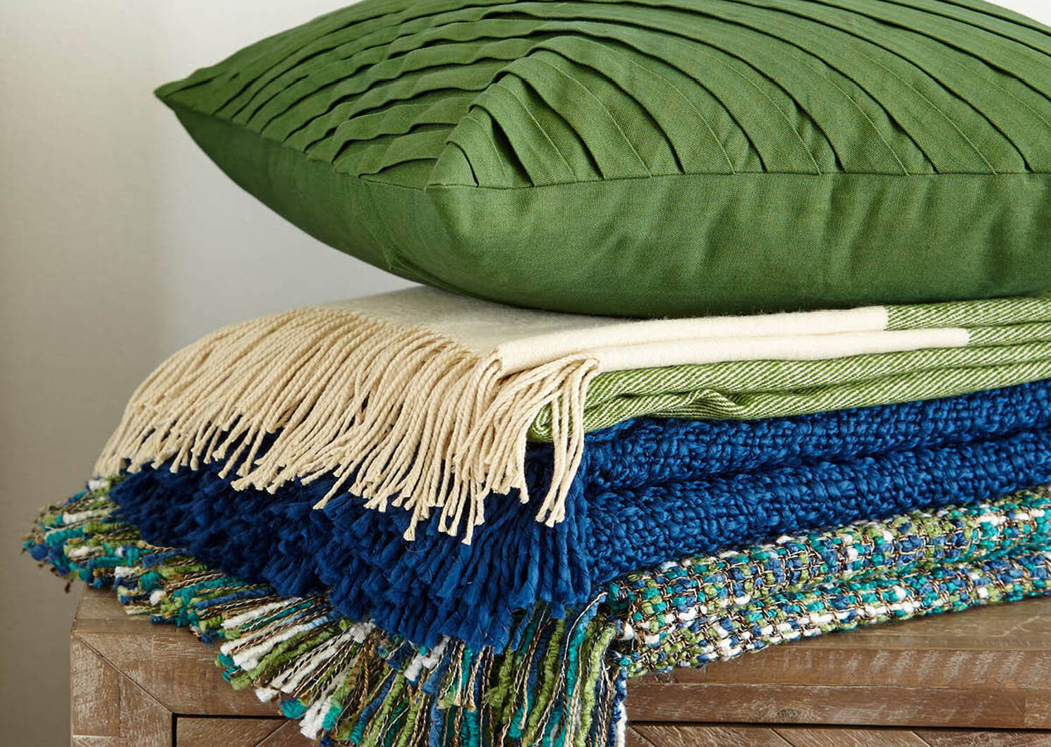 Betina Throw Aruba/Palm Urban Barn