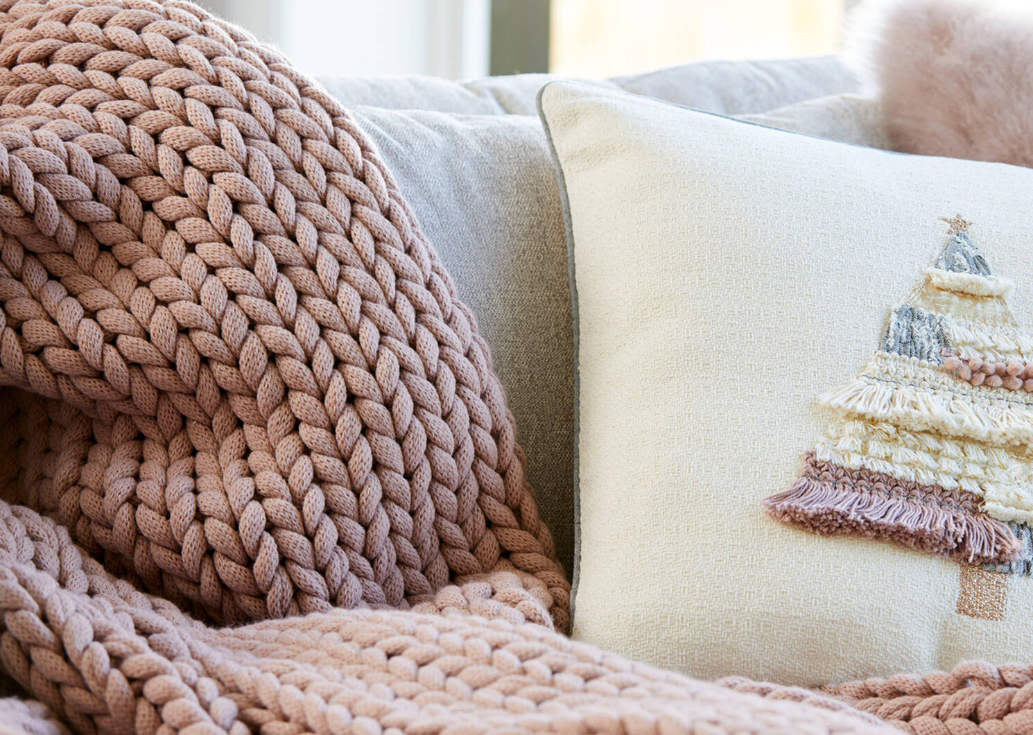 Rosalind Throw Ballet Pink