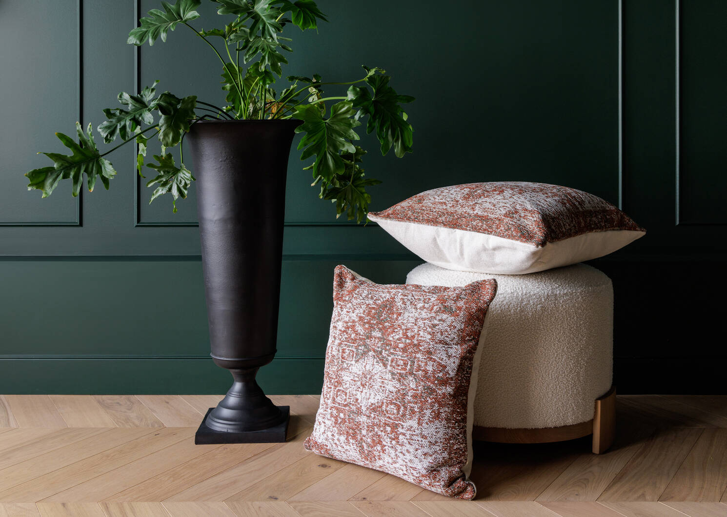 Grande urne en aluminium Aly Velji