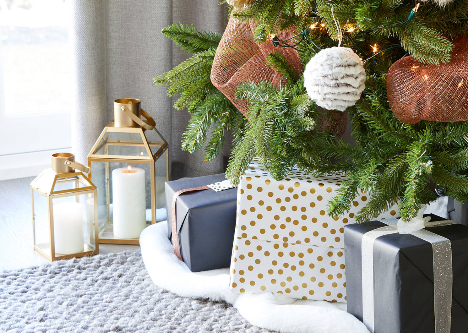 Flora Faux Fur Tree Skirt White