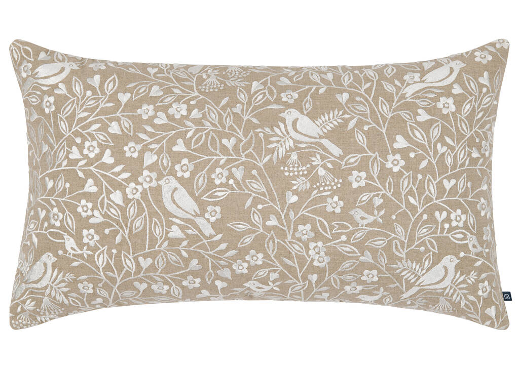 Coussin brodé en coton Ivy 14x24 sable