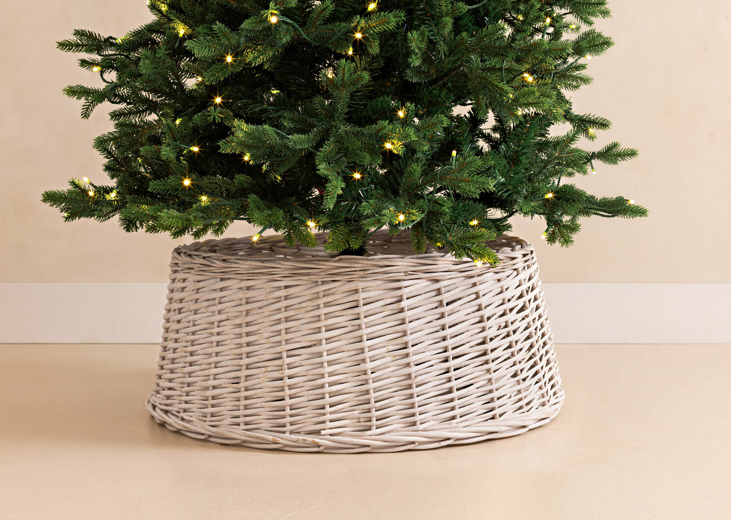 Willow Tree Collar White Urban Barn