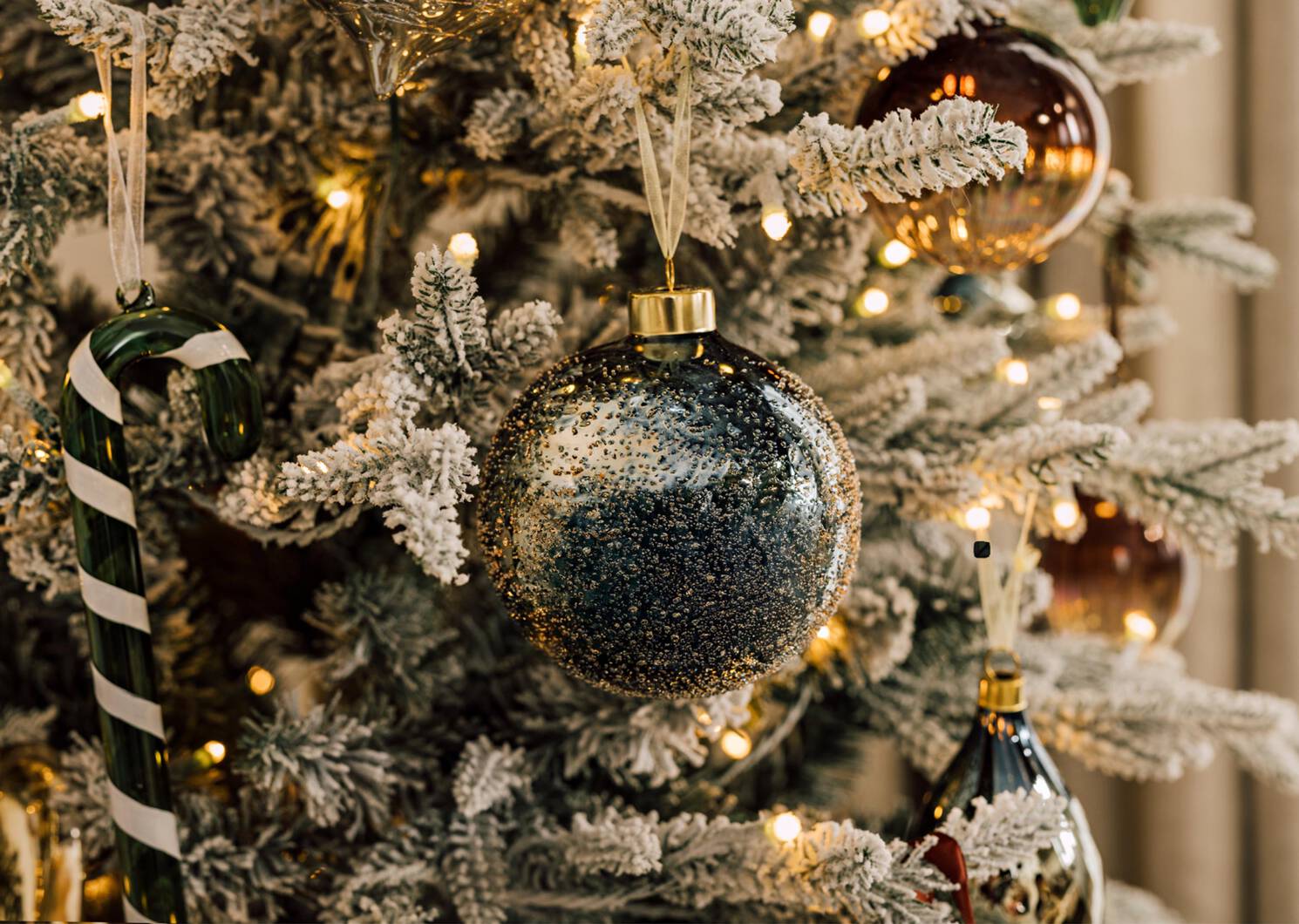 Alba Ball Ornament