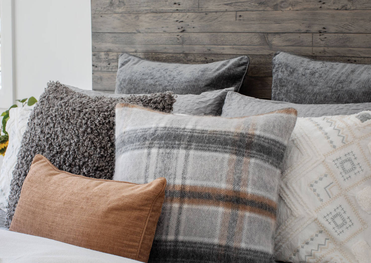 Iain Plaid Toss 20x20 Grey/Caramel