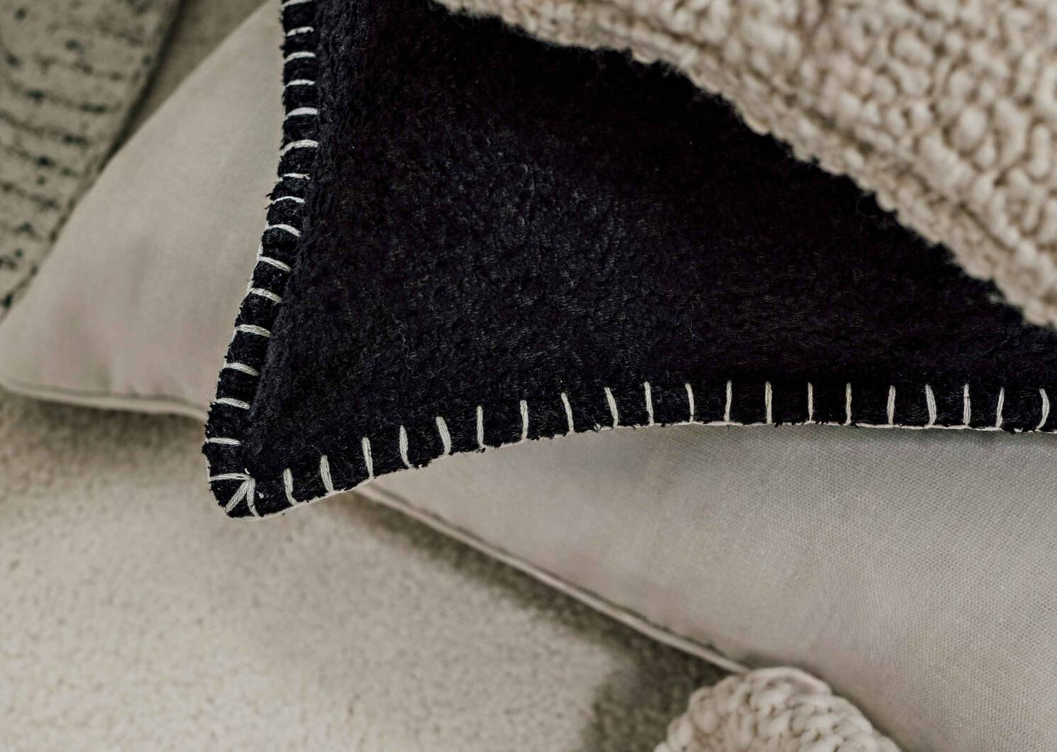 Finn Boucle Pillow 20x20 Black/Ivory
