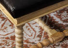 Repose-pieds en cuir Aly Velji -sable