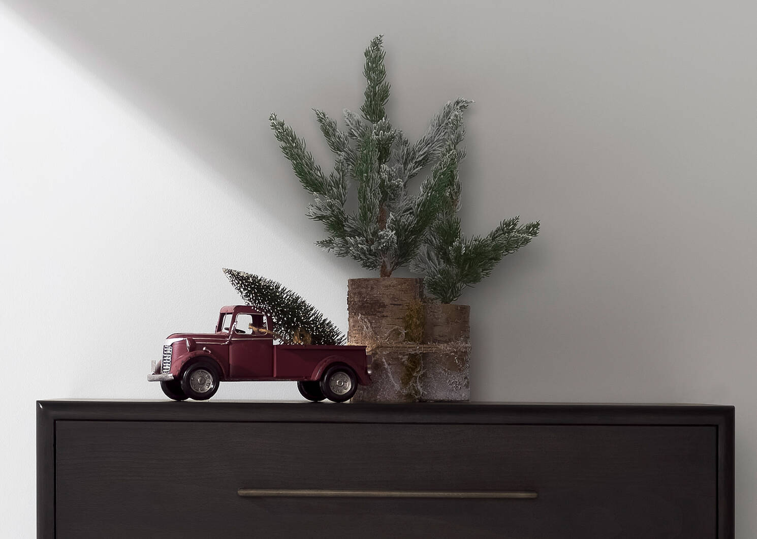 Ebenezer Truck Decor Red