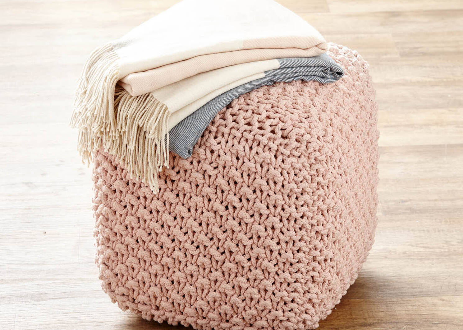 Saylor Pouf Blush