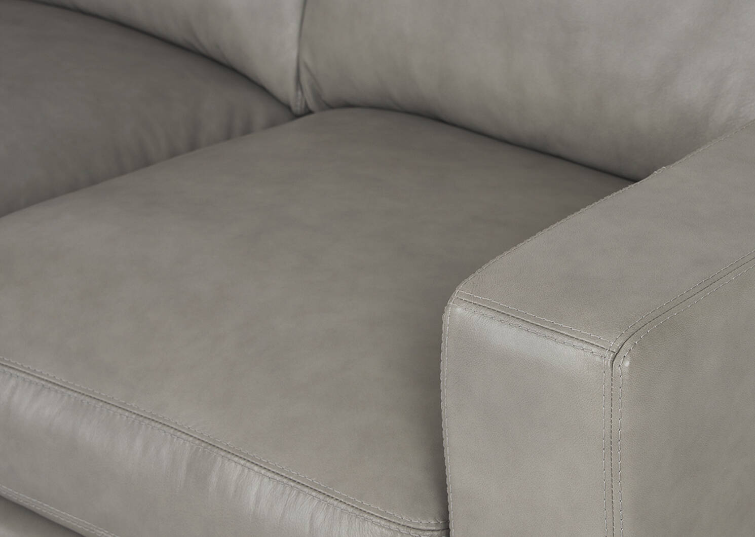 Causeuse en cuir Brewer personnalisée