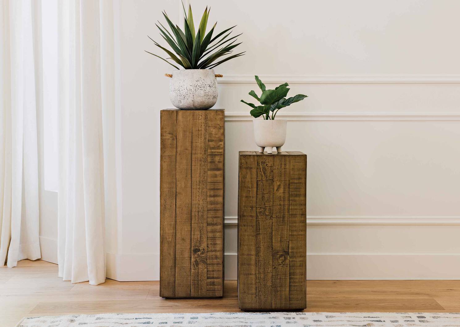 Laughlin Plant Stand Short -Nuovo Sand