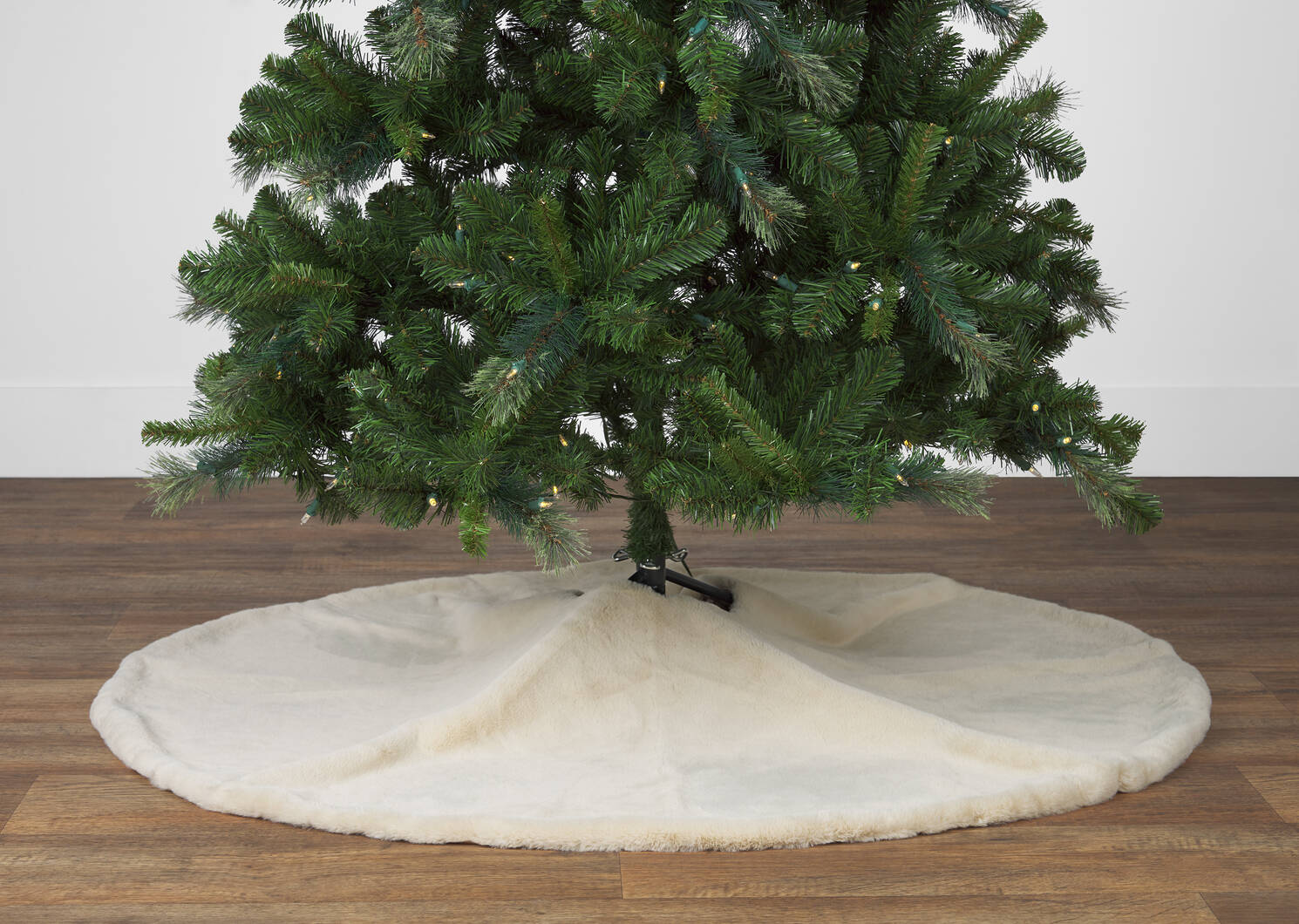 Flora Faux Fur Tree Skirt Ivory