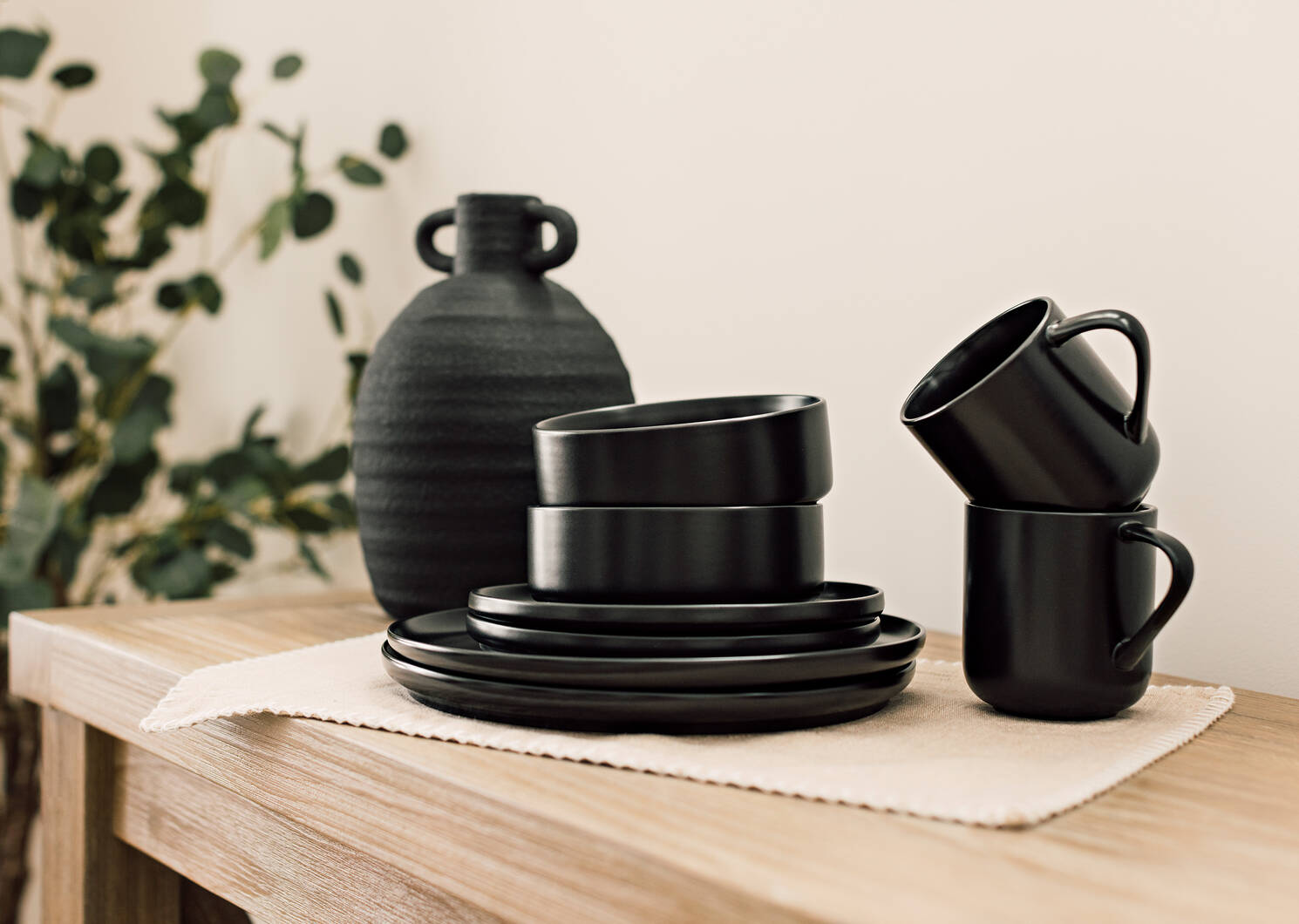 Mayne 16pc Dish Set Black