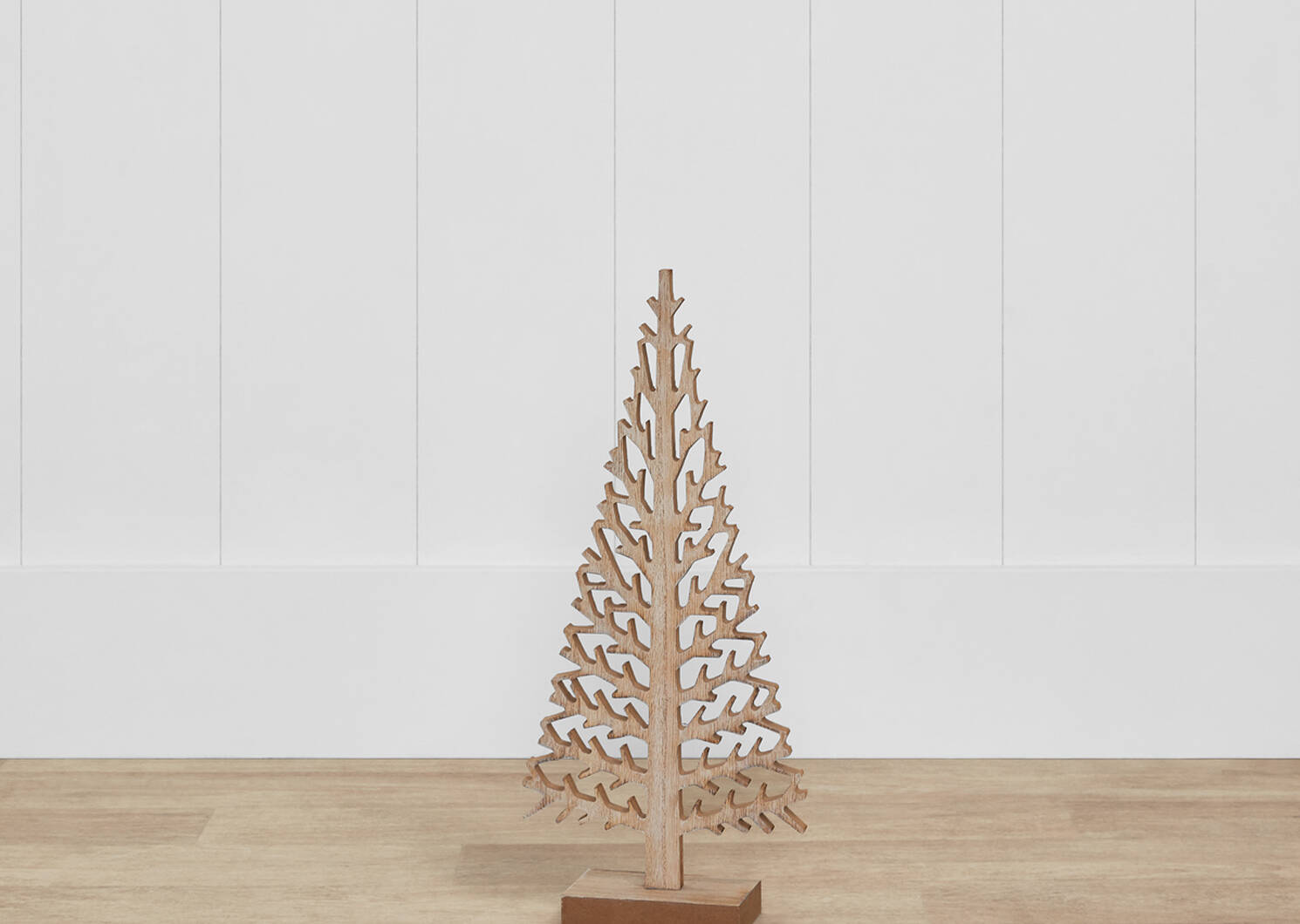 Alma Standing Tree Decor