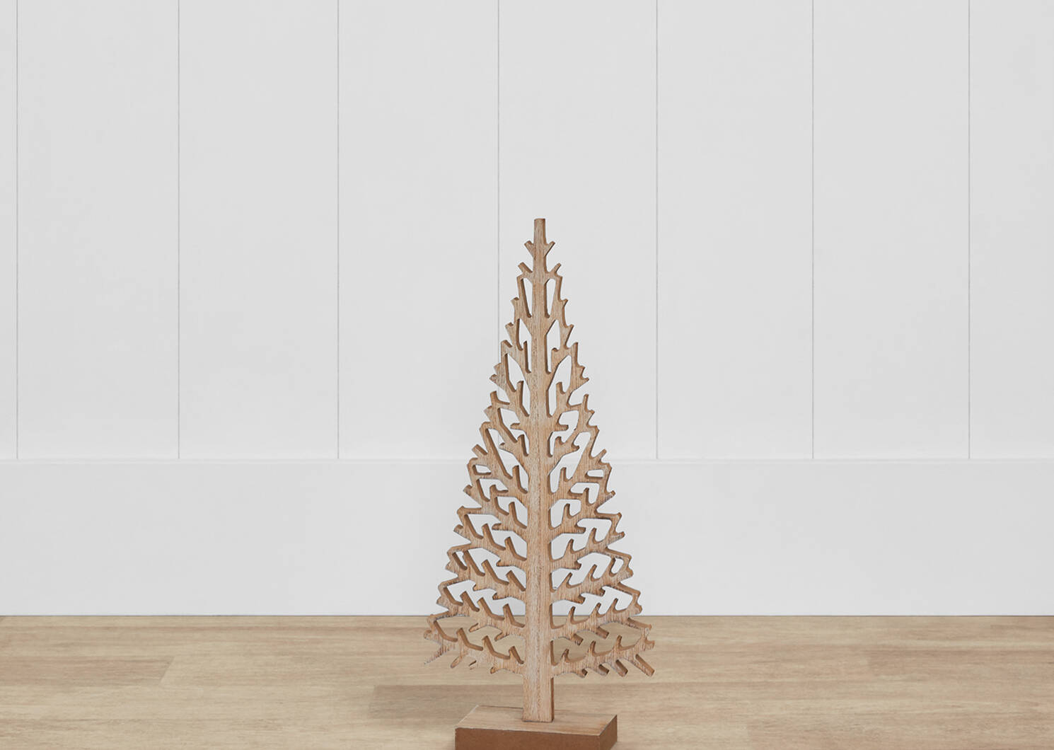 Alma Standing Tree Decor