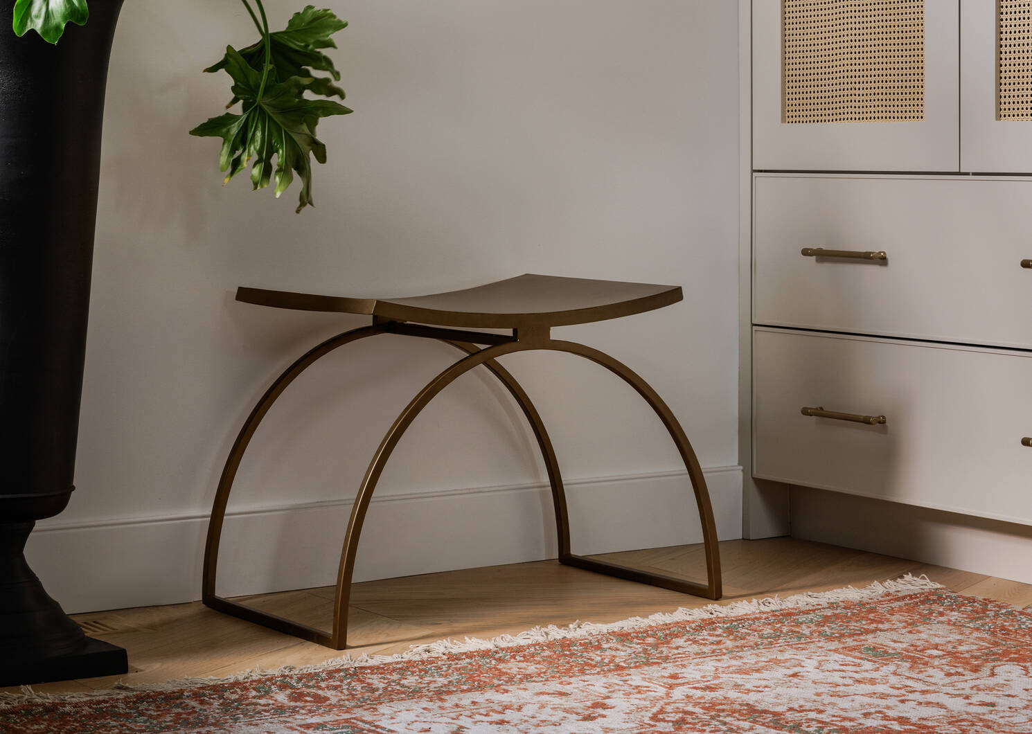 Tabouret en métal Aly Velji -laiton ant.