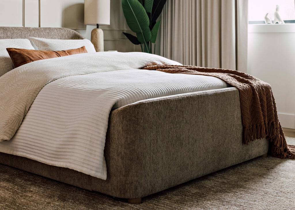 Elan Chenille Throw Caramel