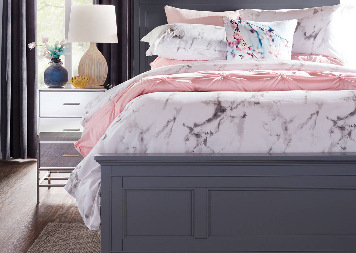 Marilyn 3 Drawer Nightstand -Mirror