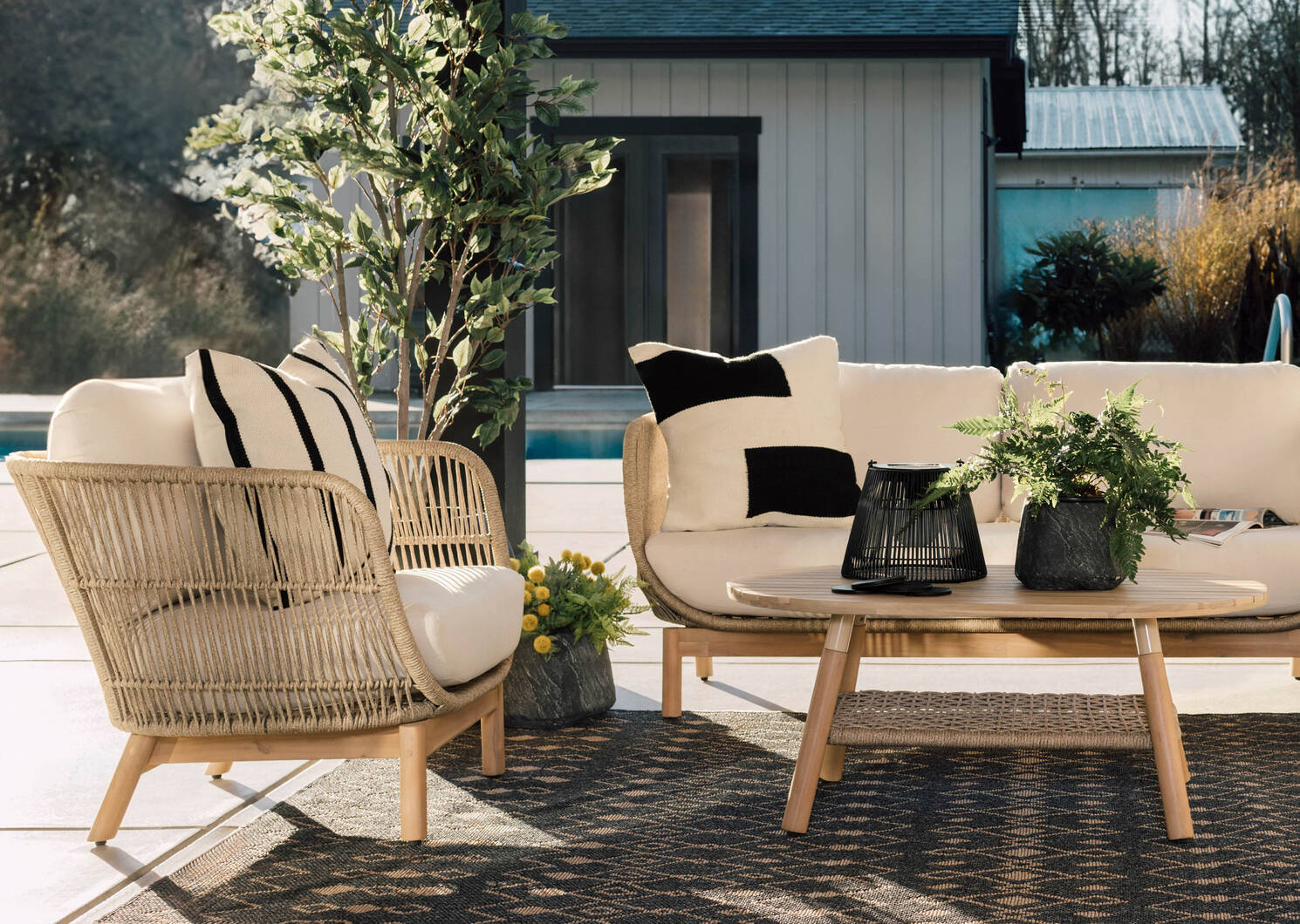 Kiva Outdoor Pillow 21x21 Ivory/Black